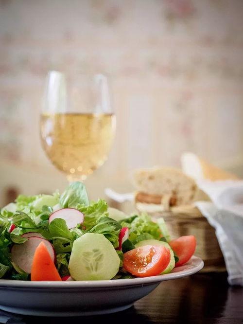 年代文里的吃瓜免费阅读,吃瓜群众免费阅读,揭秘时代传奇 第1张 年代文里的吃瓜免费阅读,吃瓜群众免费阅读,揭秘时代传奇 第1张